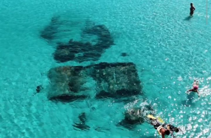 Praia Grande, Arraial do Cabo, atrai mergulhadores para naufrágio em águas transparentes