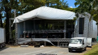 Estrutura para os grandes shows do Natal+ Encantado de Timbó chega na fase final de preparação