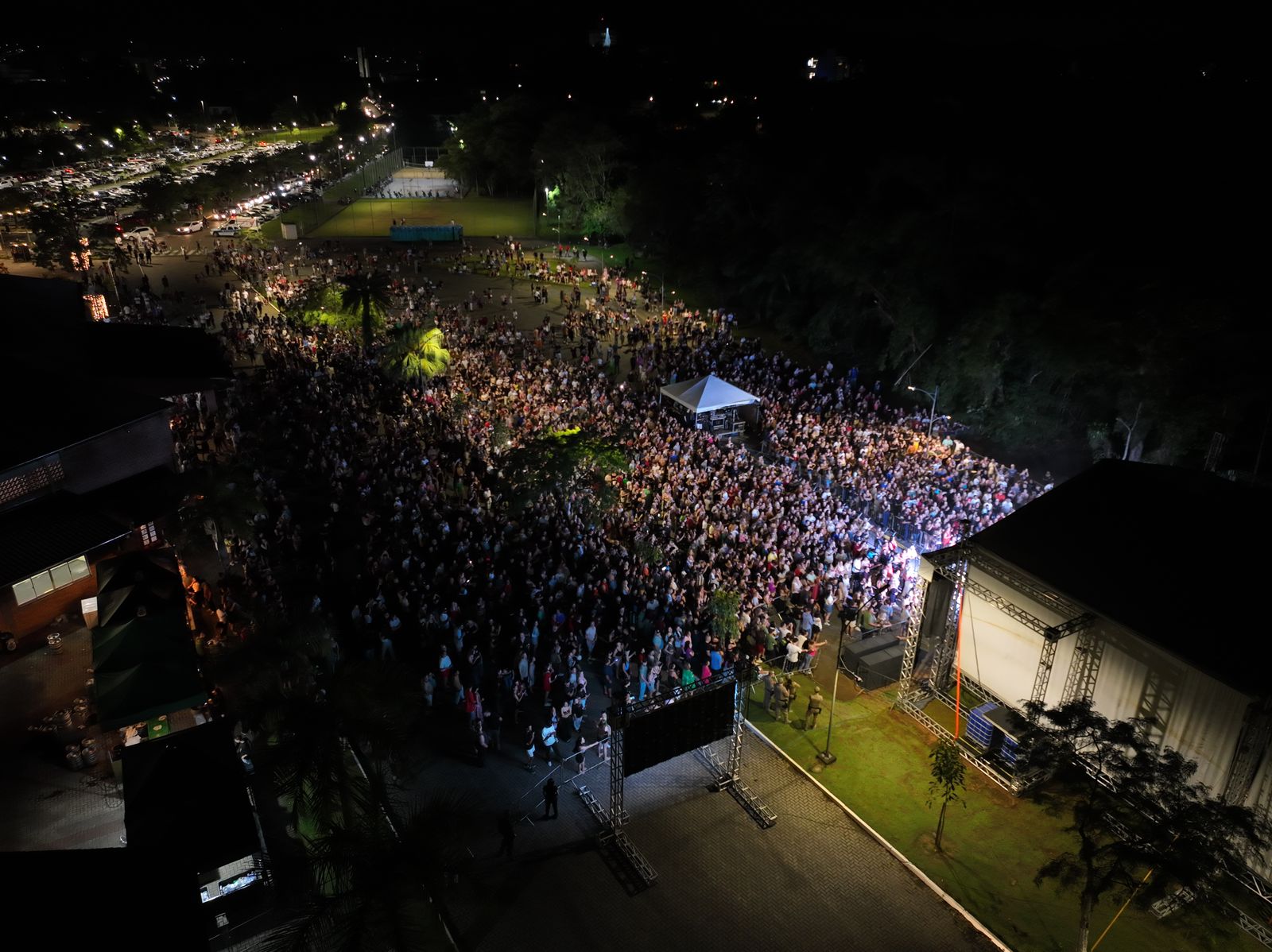 Show de Guilherme & Santiago reúne cerca de 30 mil pessoas e marca noite histórica no Natal + Encantado de Timbó