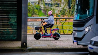 Blumenau oficializa novas regras para ciclomotores, bikes elétricas e patinetes nas vias urbanas