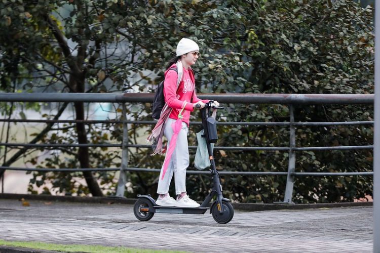 Blumenau oficializa novas regras para ciclomotores, bikes elétricas e patinetes nas vias urbanas