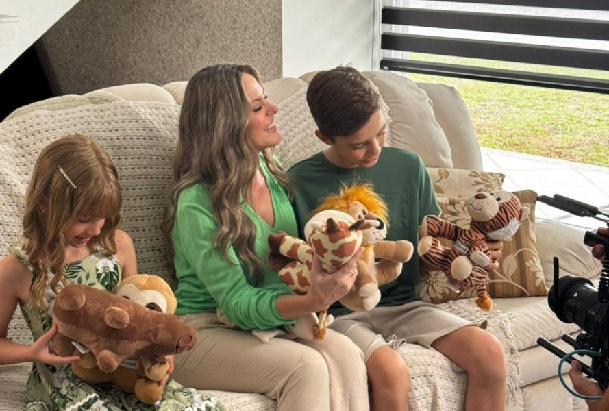 Sicredi Vale Litoral SC lança campanha de pelúcias para incentivar a poupança entre jovens