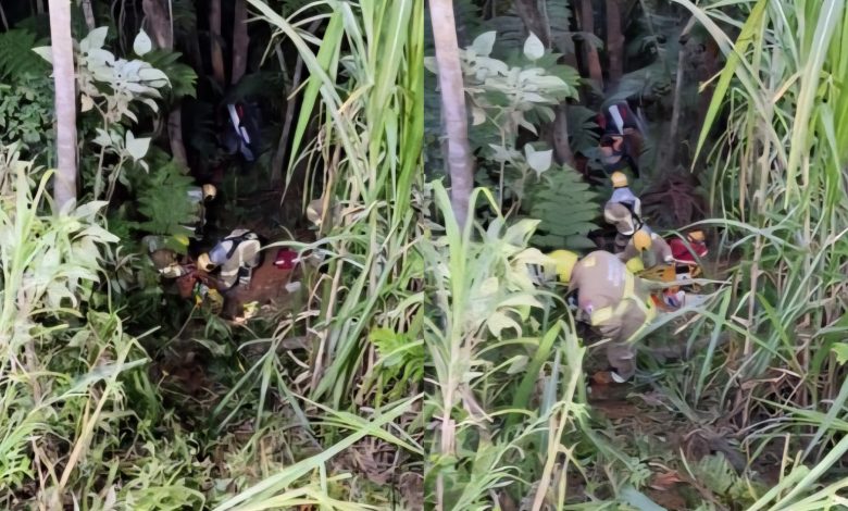 Veículo cai em ribanceira em Ibirama e duas mulheres são socorridas