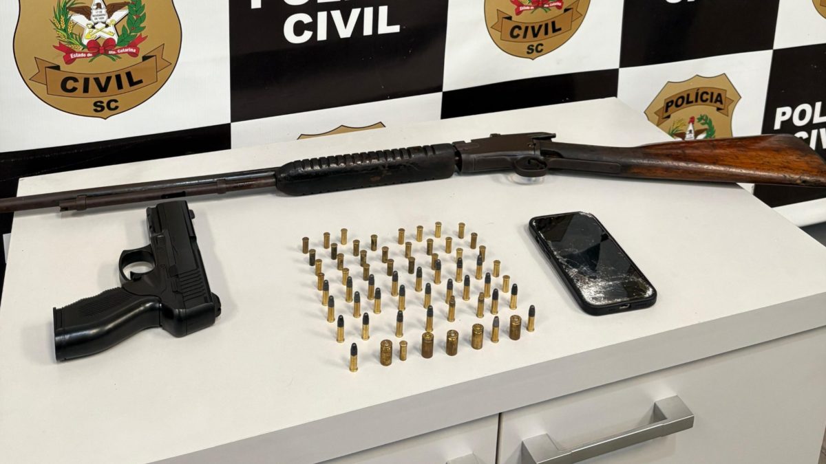 Homem é preso em Gaspar por posse irregular de arma e tentativa de fraudar investigação