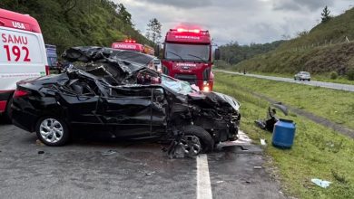 Acidente entre carro e caminhão deixa cinco feridos na BR-470, em Ilhota