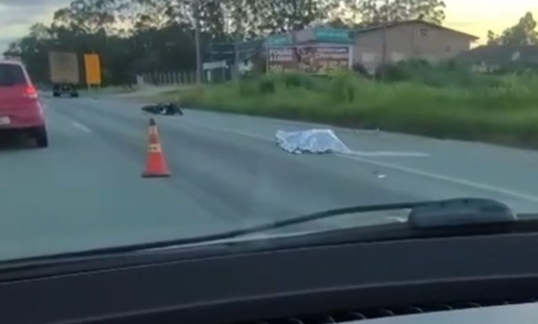 Motociclista morre após colisão com caminhão na BR-470, em Gaspar