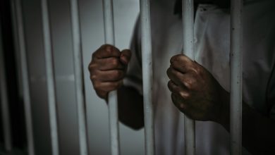 Suspeito é encontrado com mãos e pés amarrados após tentar furtar oficina em Indaial
