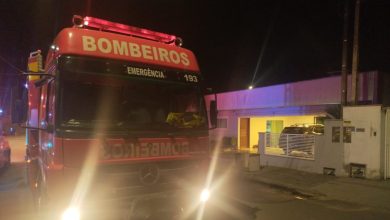 Incêndio atinge parte de residência no bairro Nações, em Timbó