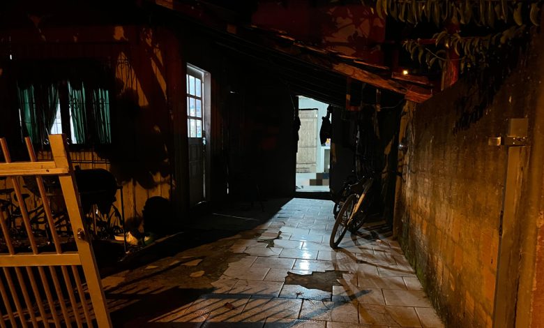Homem é encontrado ensanguentado dentro de casa após sofrer tentativa de homicídio em Ilhota