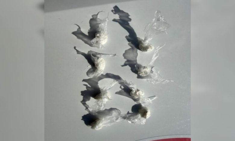 Casal é preso por tráfico de drogas após abordagem da Polícia Militar no Centro de Timbó