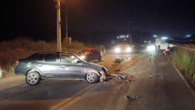 Acidente em Indaial envolvendo 3 veículos deixa motociclista gravemente ferido