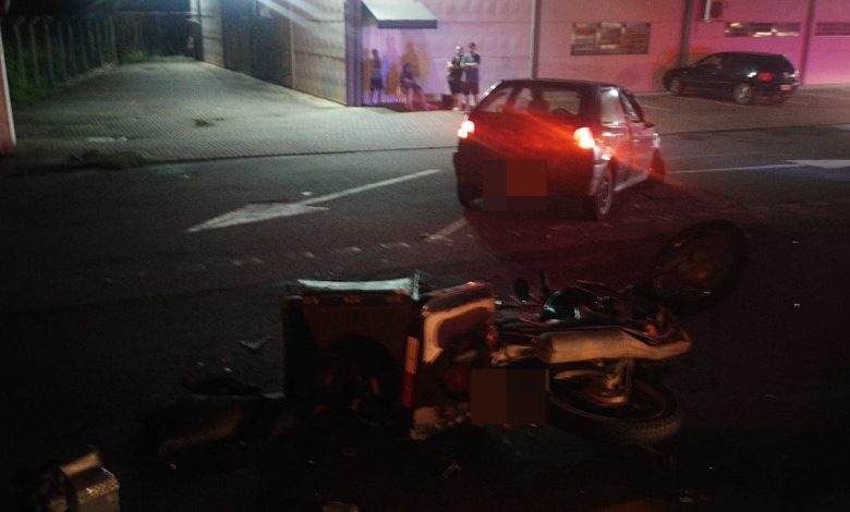 Colisão entre carro e motocicleta deixa jovem ferido em Pomerode