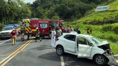 Colisão grave deixa três feridos e interdita totalmente a BR-470 em Rodeio