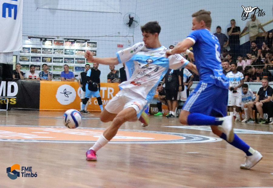 Virada espetacular! Timbó Futsal reage, goleia o Loes e assume a liderança no 39º Torneio de Verão de Indaial