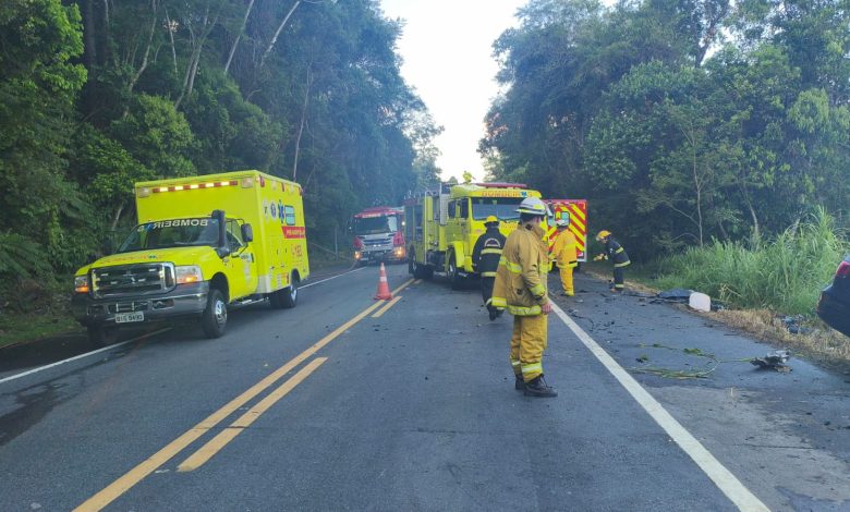 Três morrem após acidente envolvendo 3 veículos na BR-470, entre Indaial e Rodeio