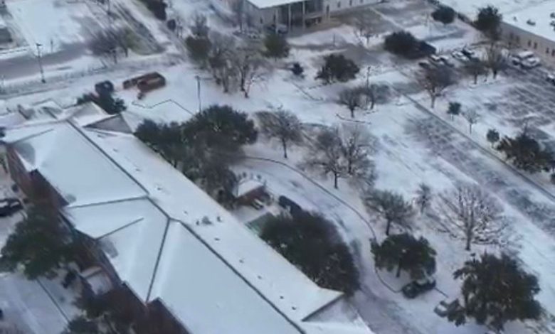Brasileiro usa drone e mostra cidades dos EUA paralisadas por megatempestade de neve