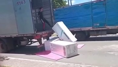 Após cinco dias de espera, caminhoneiro se revolta e arremessa geladeiras em centro de distribuição