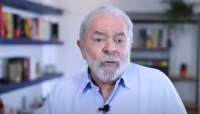 Promessa de campanha não se confirma e gasolina ultrapassa R$ 7 em estados no governo Lula