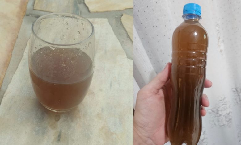 “Não é de hoje”: moradores denunciam água suja após vazamentos na rede em Timbó