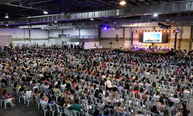 Câmara de Blumenau leva projetos de cidadania à abertura do ano letivo 2026 na Vila Germânica