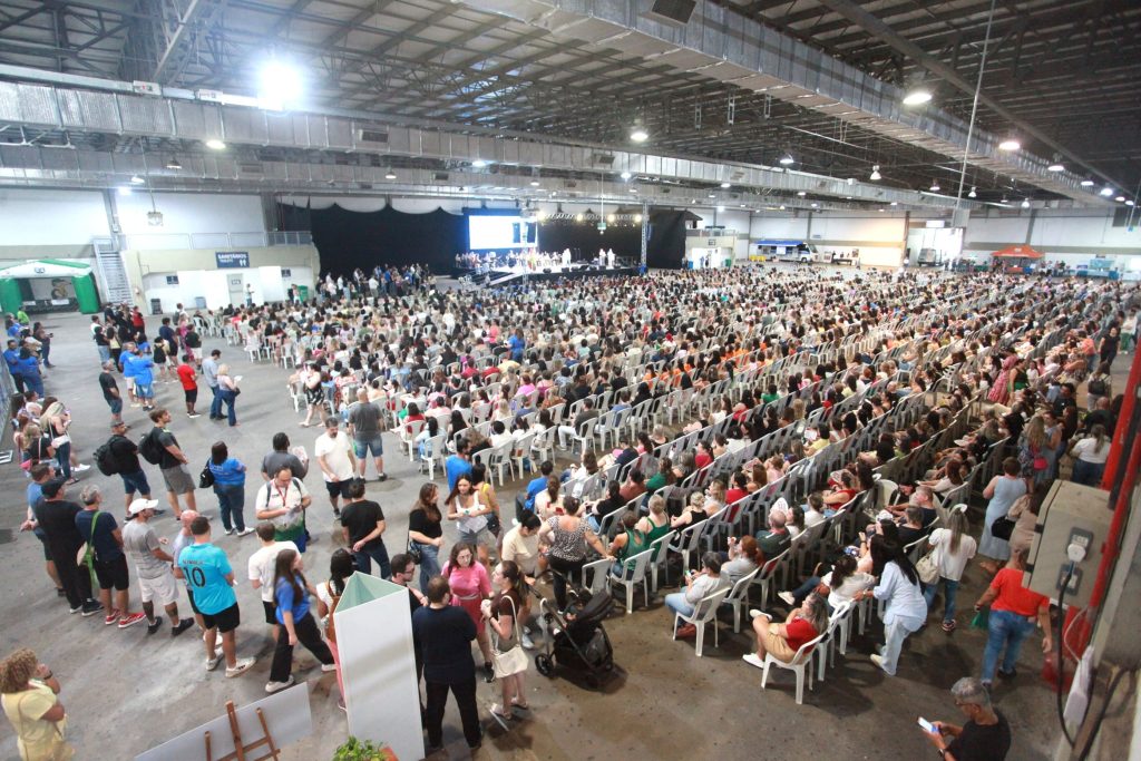 Blumenau: Câmara aproxima Legislativo das escolas e oferece serviços gratuitos na abertura do ano letivo