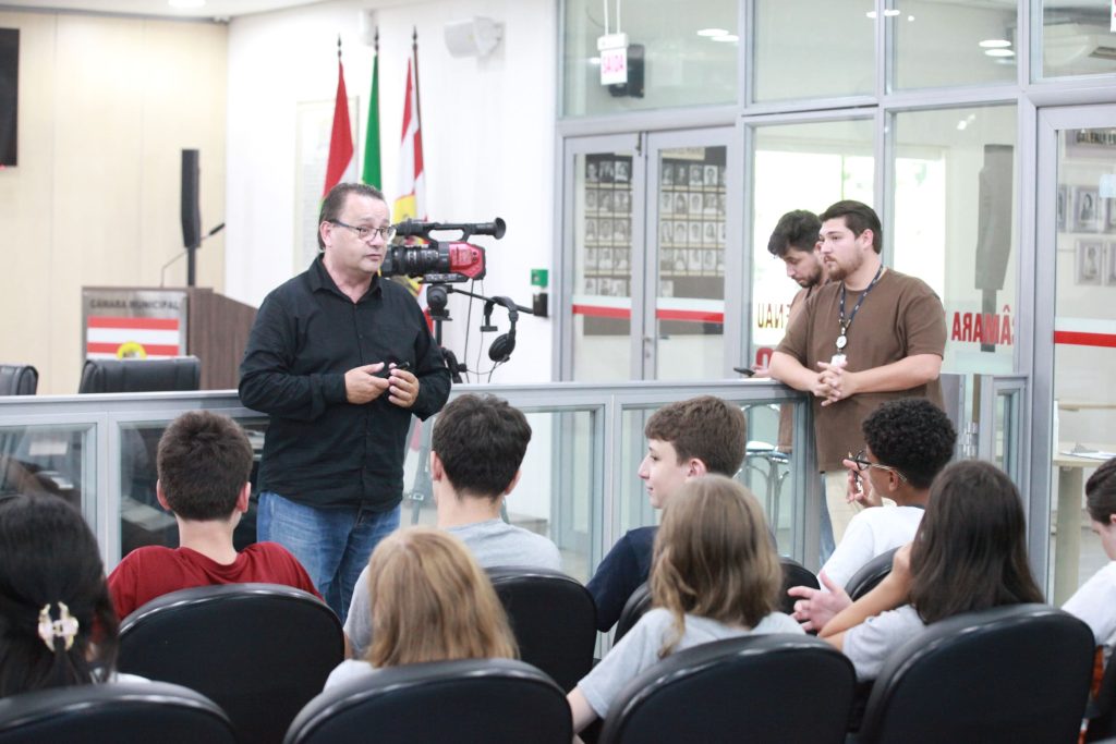Vereadores mirins já estreiam na tribuna e iniciam mandato com curso de oratória em Blumenau