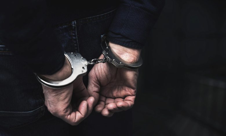 Homem é abordado pela PM na BR-470 e preso por descumprimento de medida protetiva em Indaial