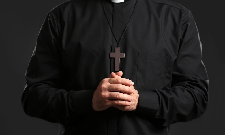 Padre sob investigação: Religioso é acusado de importunação sexual contra dois trabalhadores em Brusque
