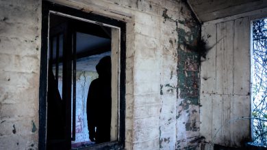 Foragido é flagrado pulando janela de imóvel abandonado e acaba recapturado pela PM em Timbó