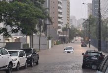 Chuva intensa causa alagamentos em Blumenau e Defesa Civil alerta para alto volume no fim de semana
