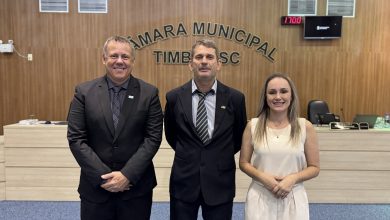 Mesa Diretora deixa cargos durante solenidade que abre o ano legislativo em Timbó