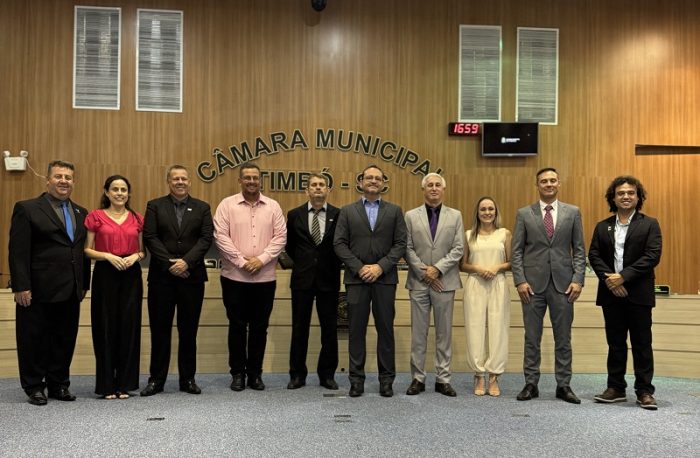 Mesa Diretora deixa cargos durante solenidade que abre o ano legislativo em Timbó