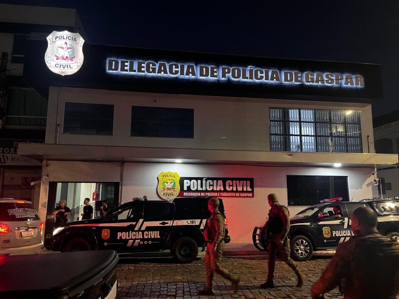 Megaoperação ‘Asfixia Marinha’ mobiliza 80 policiais contra organização criminosa ligada ao narcotráfico em Gaspar