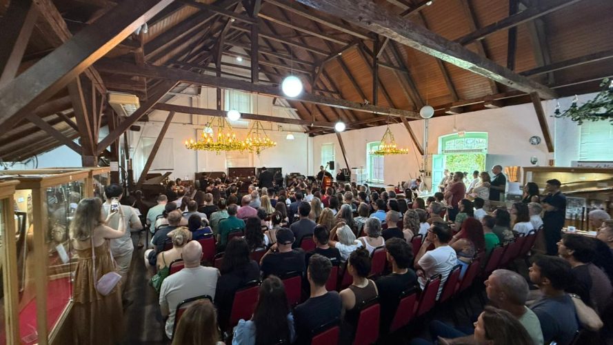 Fim de semana cultural atrai centenas de pessoas em Timbó com celebrações e música ao vivo