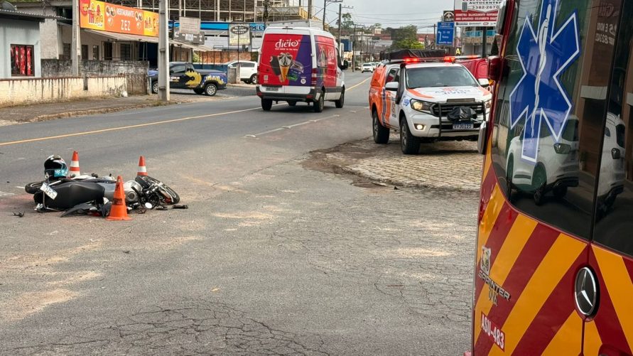 Arcanjo atende acidente grave entre moto e caminhão em Timbó