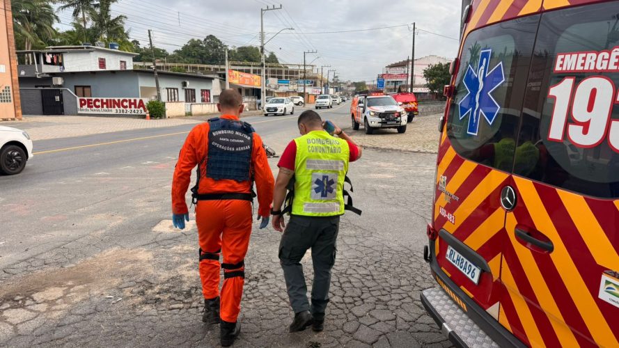 Arcanjo atende acidente grave entre moto e caminhão em Timbó