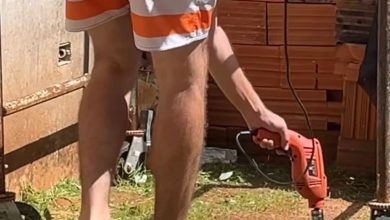 Até a NASA ficaria com inveja: homem improvisa roçadeira com furadeira e viraliza na internet