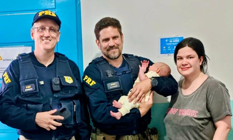 PRF salva bebê de apenas 50 dias engasgada durante patrulhamento na BR-101, em SC