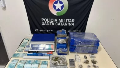 Denúncia de ameaça contra mulher resulta na apreensão de mais de 18 kg de maconha em Blumenau
