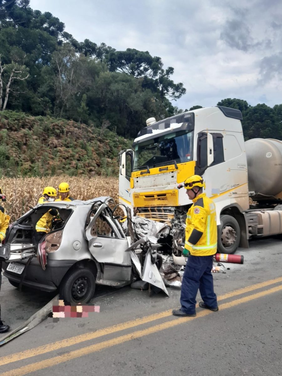 Quatro pessoas da mesma família, entre elas duas crianças, morrem em acidente na BR-470