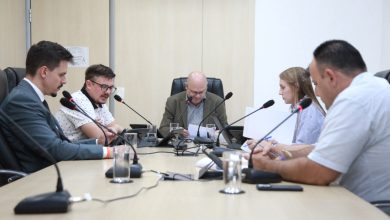 CCJ analisa projetos e dá aval a cinco propostas na Câmara de Blumenau