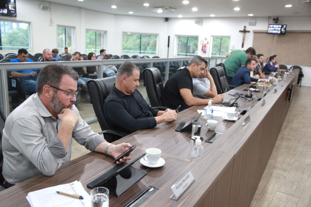 Secretário de Serviços Urbanos presta esclarecimentos na Câmara e vereadores cobram melhorias em Blumenau