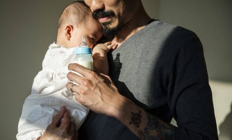 Senado amplia licença-paternidade para 20 dias e cria salário-paternidade no Brasil