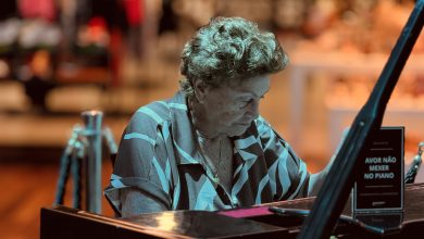 Há 33 anos emocionando Blumenau: Dona Soninha transforma o Neumarkt Shopping em palco de música e memória