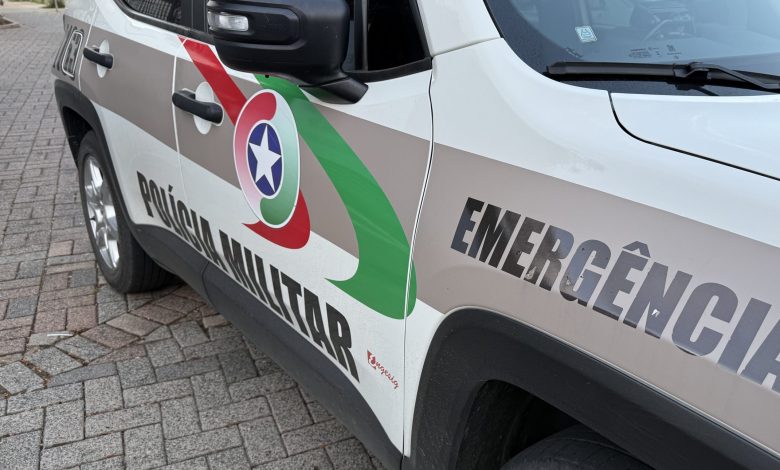 Mandado por tráfico de drogas leva motorista à prisão durante abordagem policial em Benedito Novo