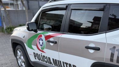 Jovem é flagrado com cocaína após resistir à abordagem policial durante patrulhamento em Timbó