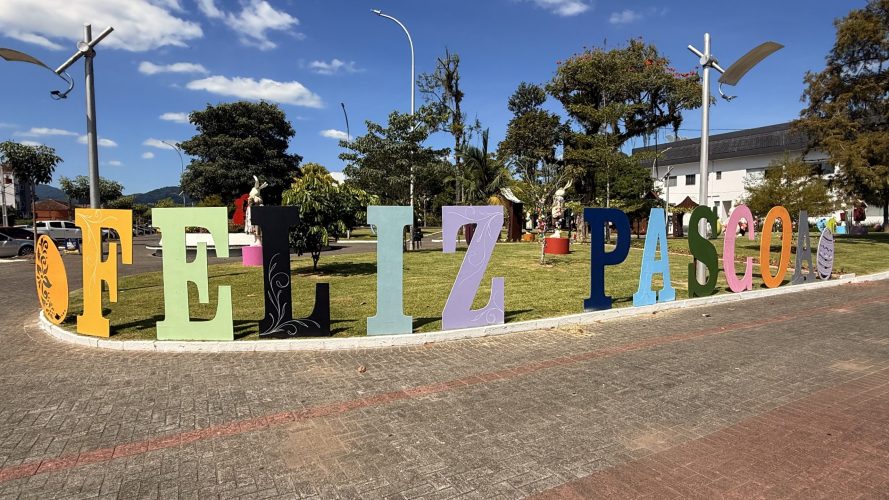Com cerimônia especial no CIC, Timbó abre oficialmente a Páscoa 2026 e inicia programação até abril