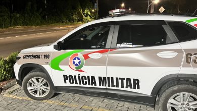 Operação da PM resulta na apreensão de droga, arma de fogo e prisão de homem e mulher em Timbó