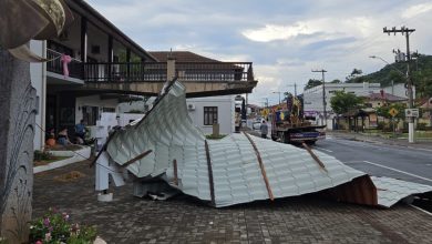 Vendaval causa danos em mais de 50 casas em Rodeio