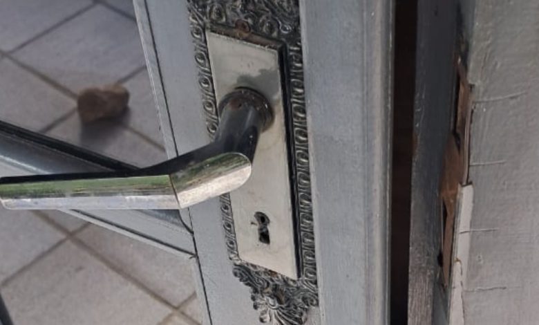 Casa é arrombada em menos de 30 minutos e criminosos fogem com TV e objetos em Timbó